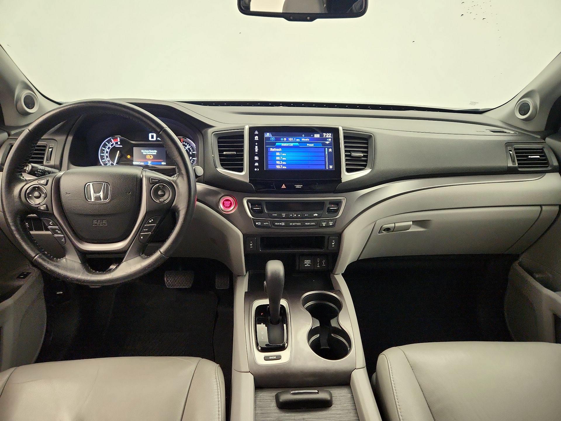 Thumbnail: 2017 Honda Pilot - 9