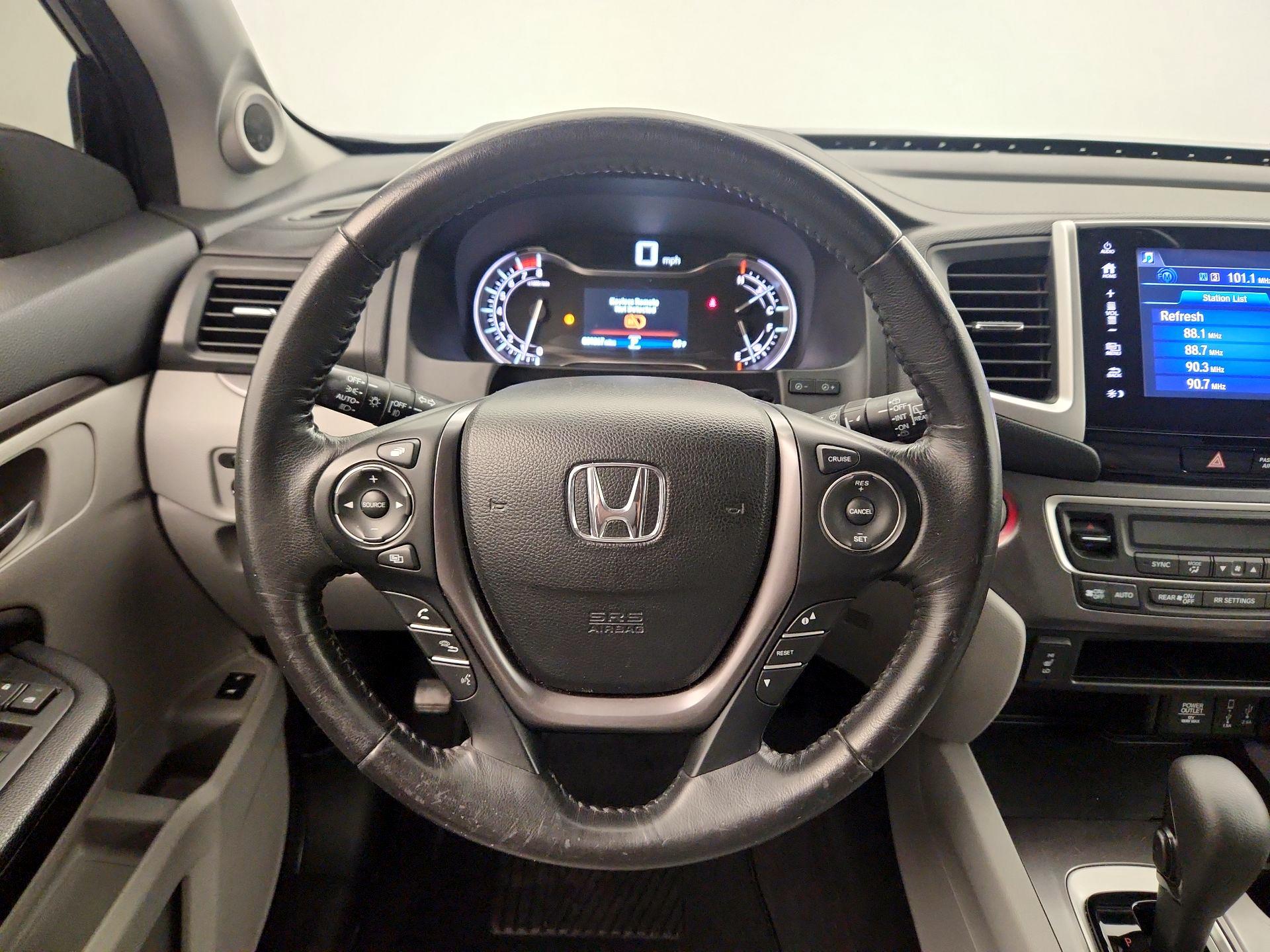 Thumbnail: 2017 Honda Pilot - 10