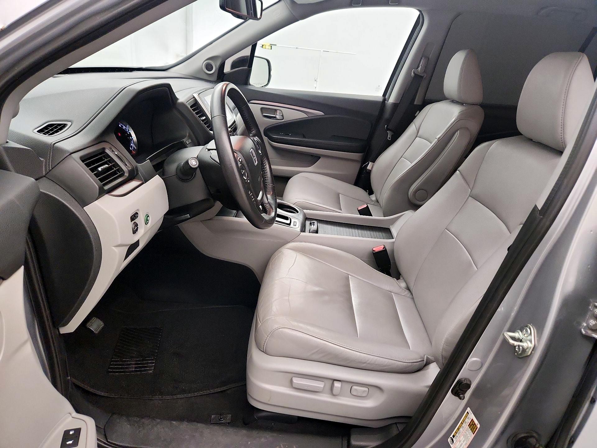 Thumbnail: 2017 Honda Pilot - 11