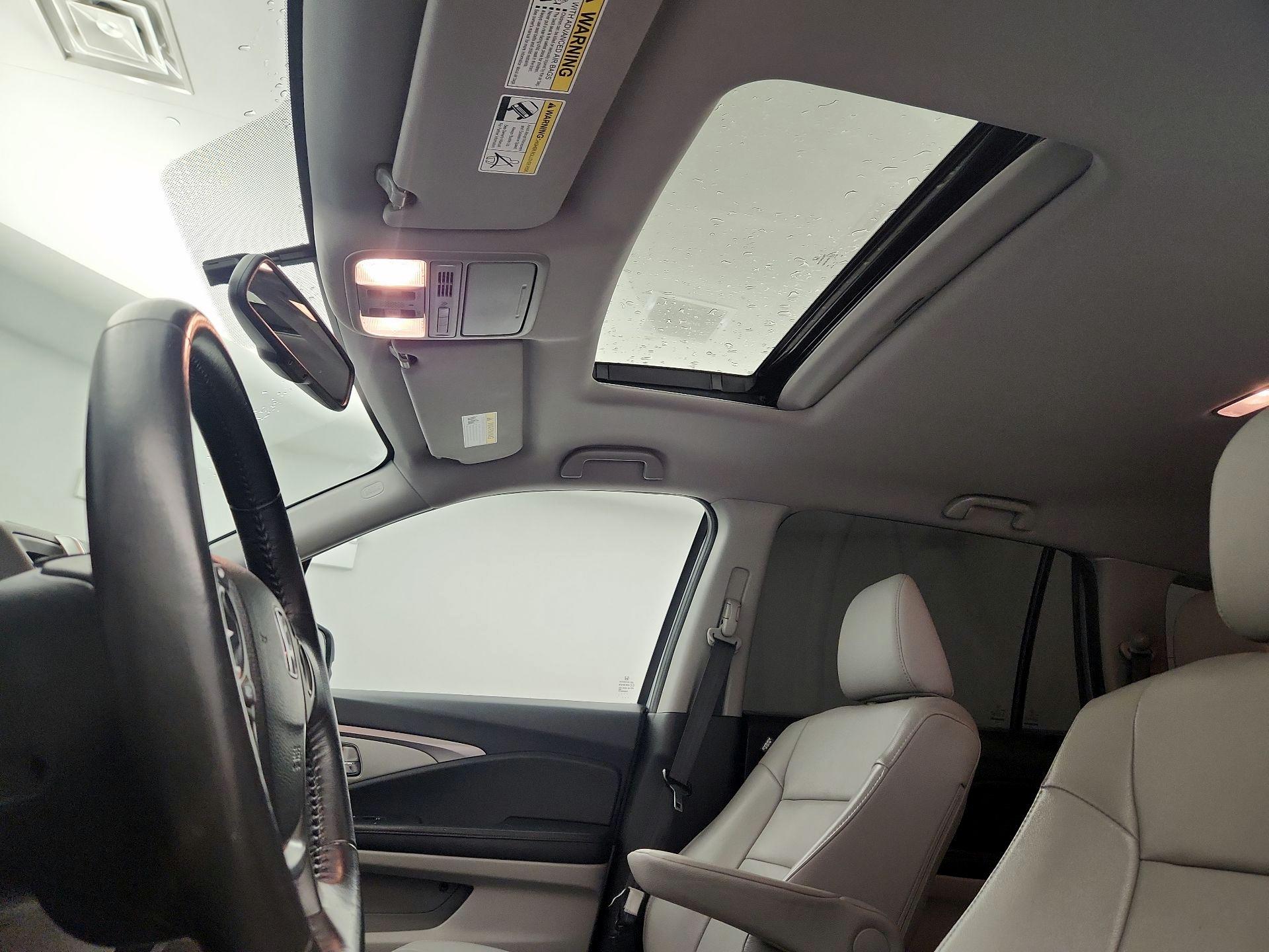 Thumbnail: 2017 Honda Pilot - 19