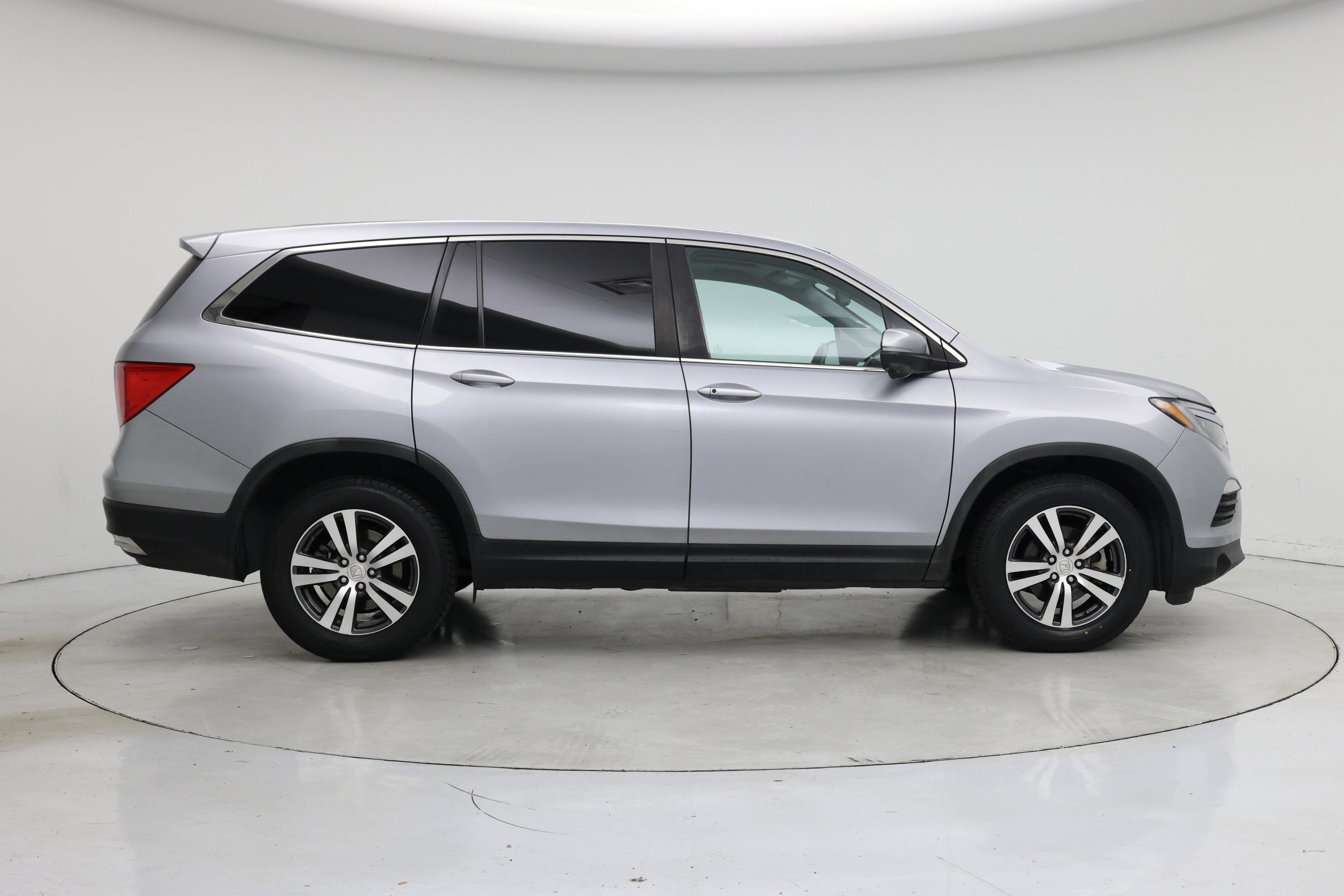 Thumbnail: 2017 Honda Pilot - 7