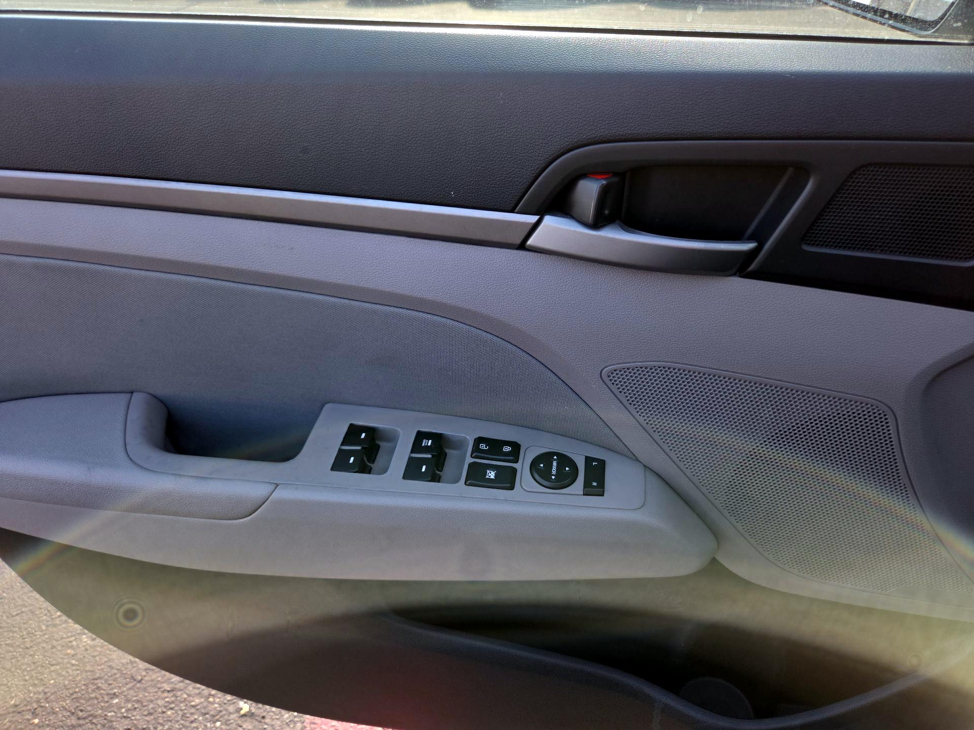 Thumbnail: 2017 Hyundai Elantra - 10