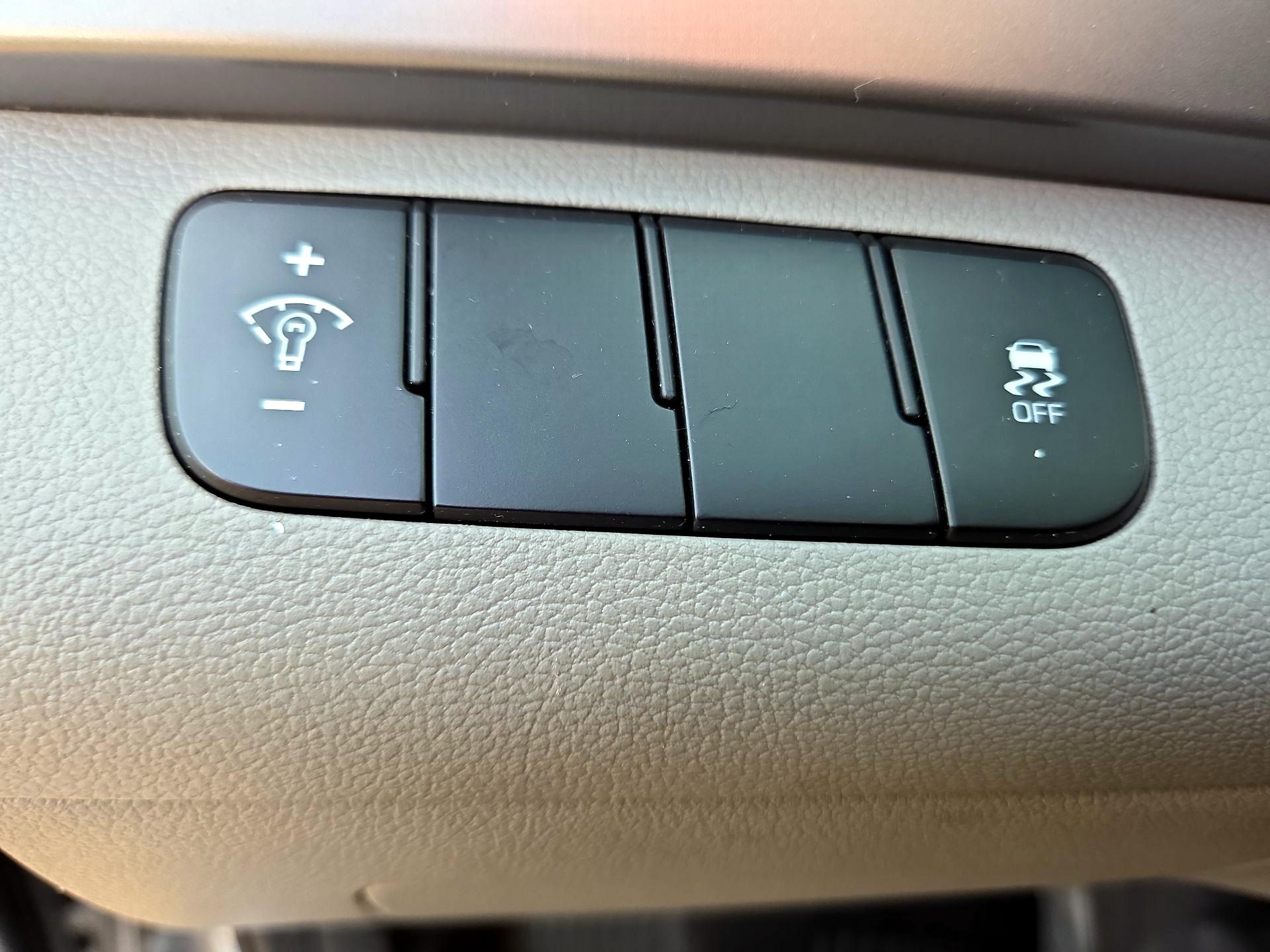 Thumbnail: 2017 Hyundai Elantra - 11