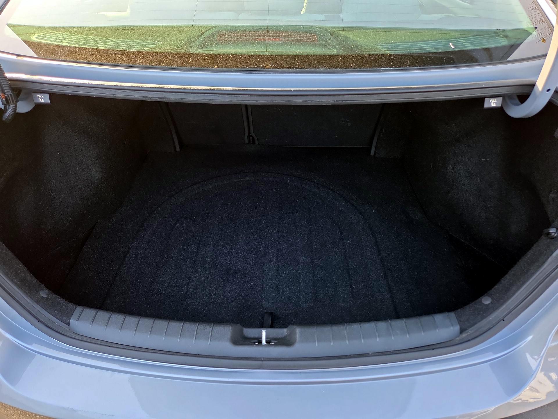 Thumbnail: 2017 Hyundai Elantra - 18