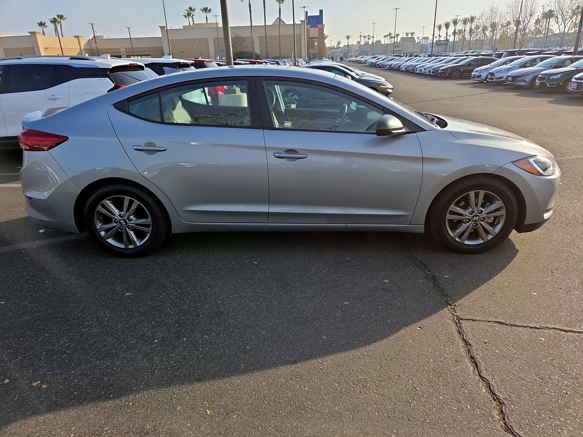 Thumbnail: 2017 Hyundai Elantra - 4