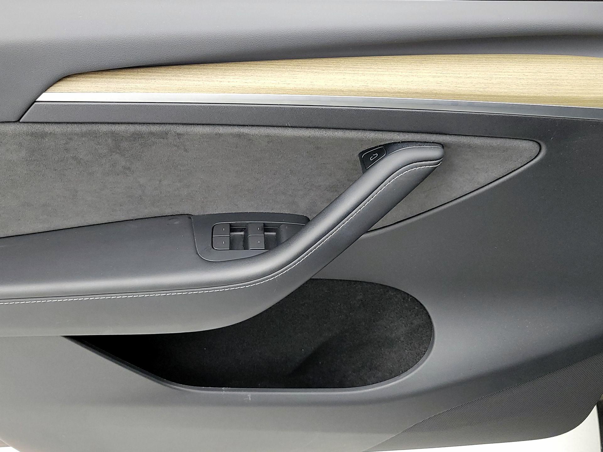 Thumbnail: 2023 Tesla Model Y - 12