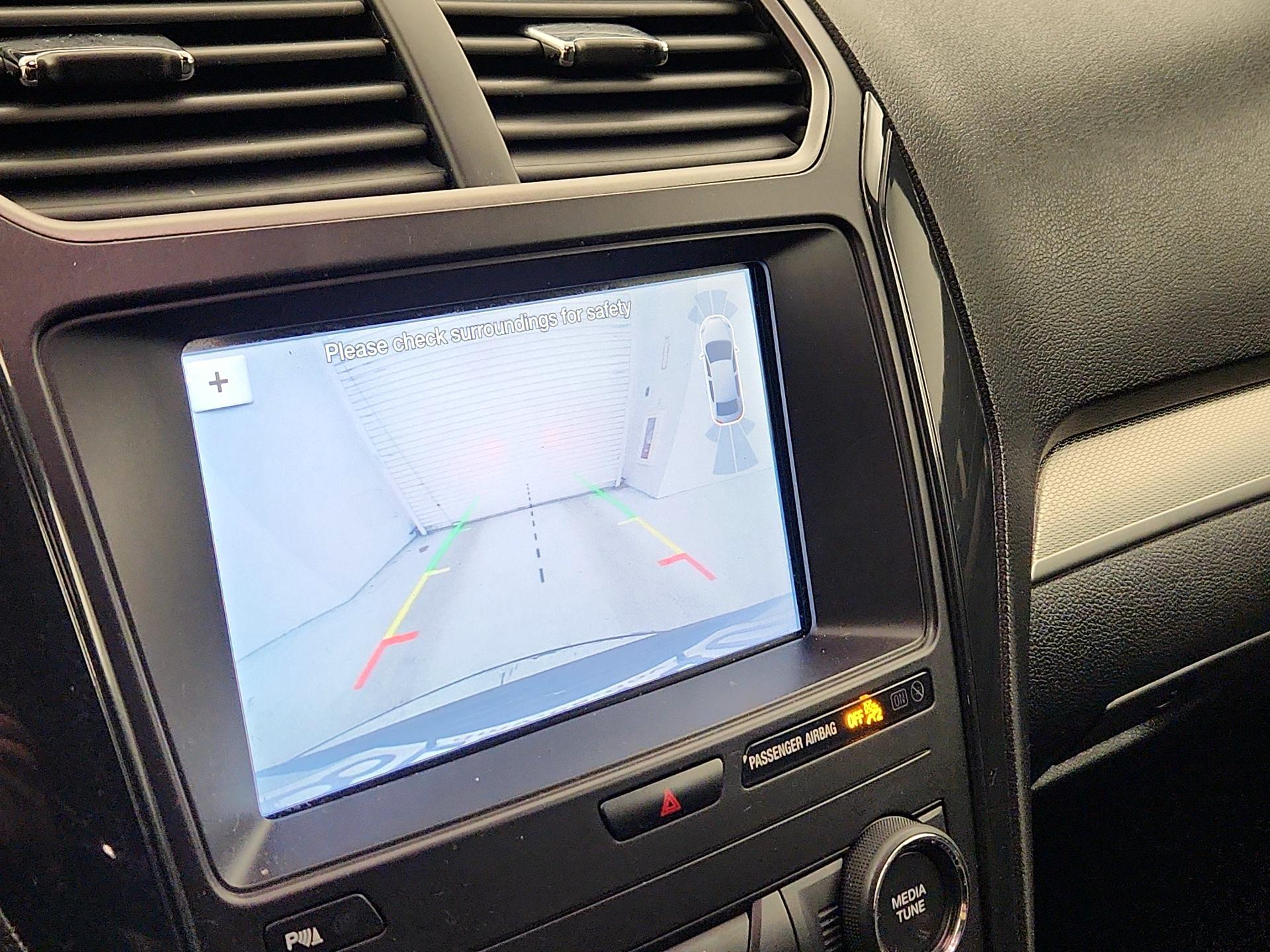 Thumbnail: 2019 Ford Explorer - 15