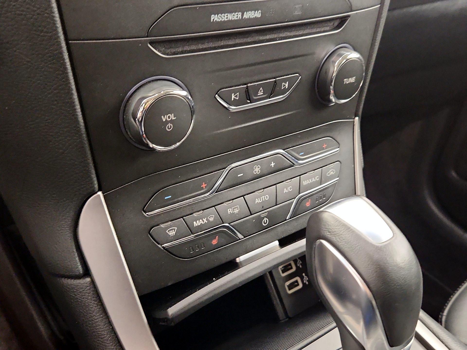 Thumbnail: 2018 Ford Edge - 17