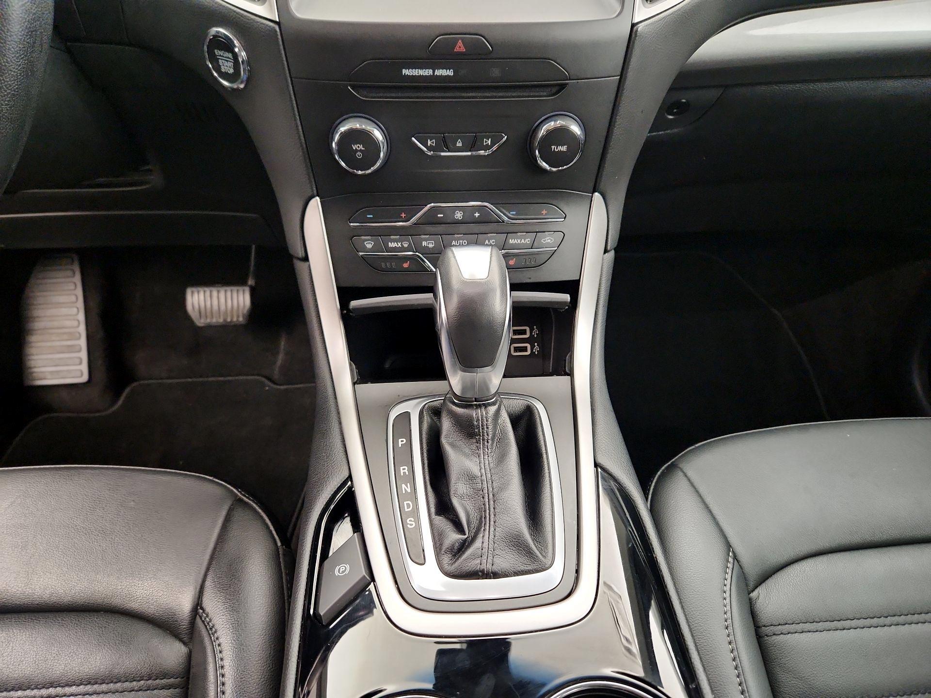 Thumbnail: 2018 Ford Edge - 18