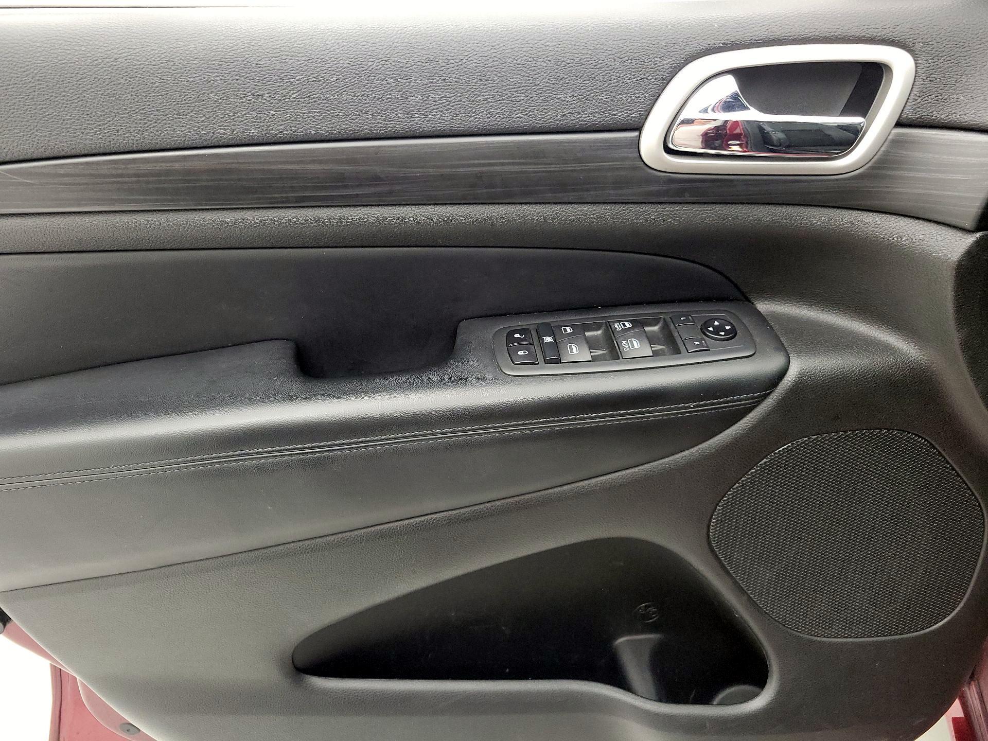 Thumbnail: 2020 Jeep Grand Cherokee - 12