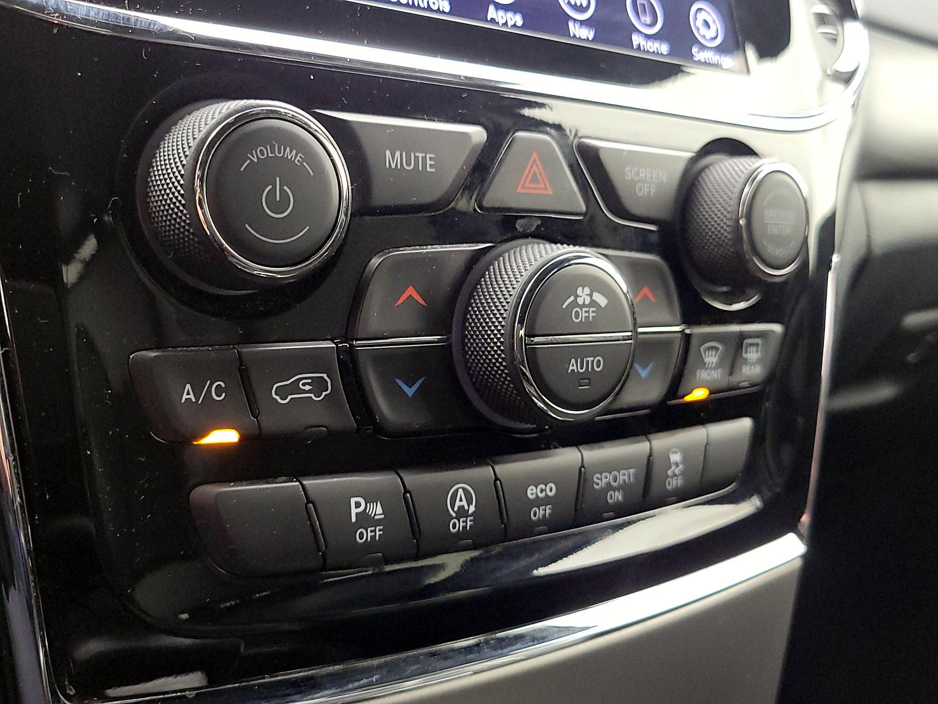 Thumbnail: 2020 Jeep Grand Cherokee - 17