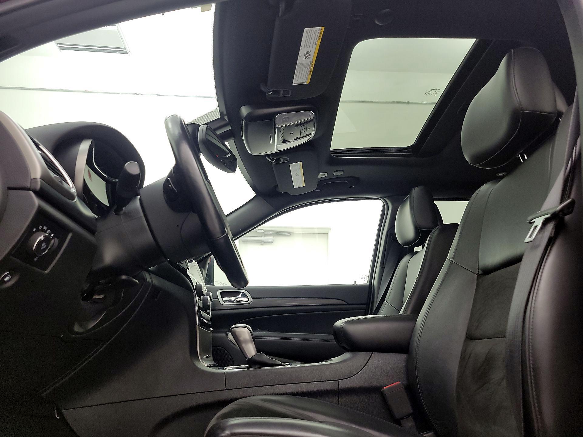 Thumbnail: 2020 Jeep Grand Cherokee - 20