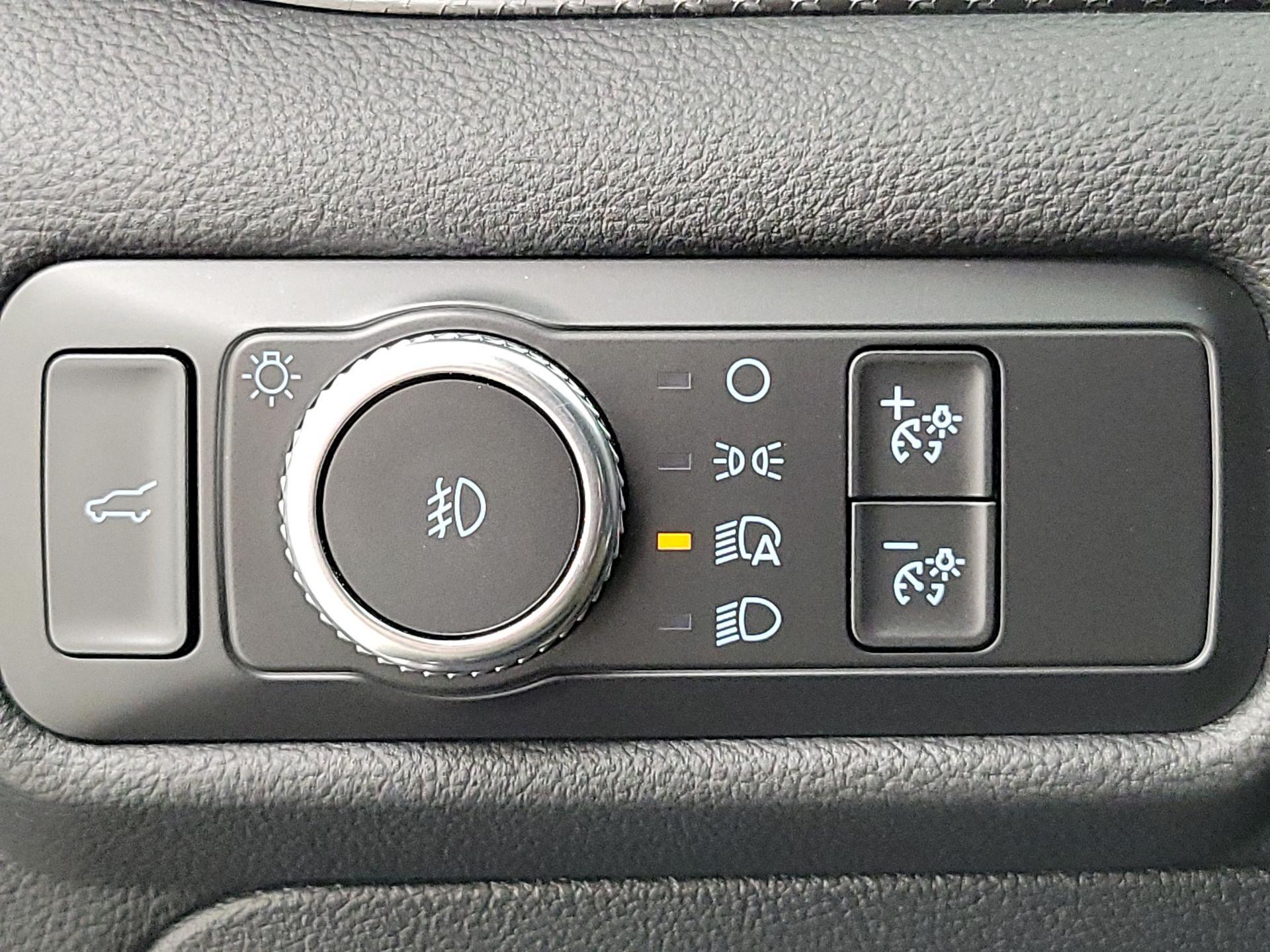 Thumbnail: 2020 Ford Explorer - 13