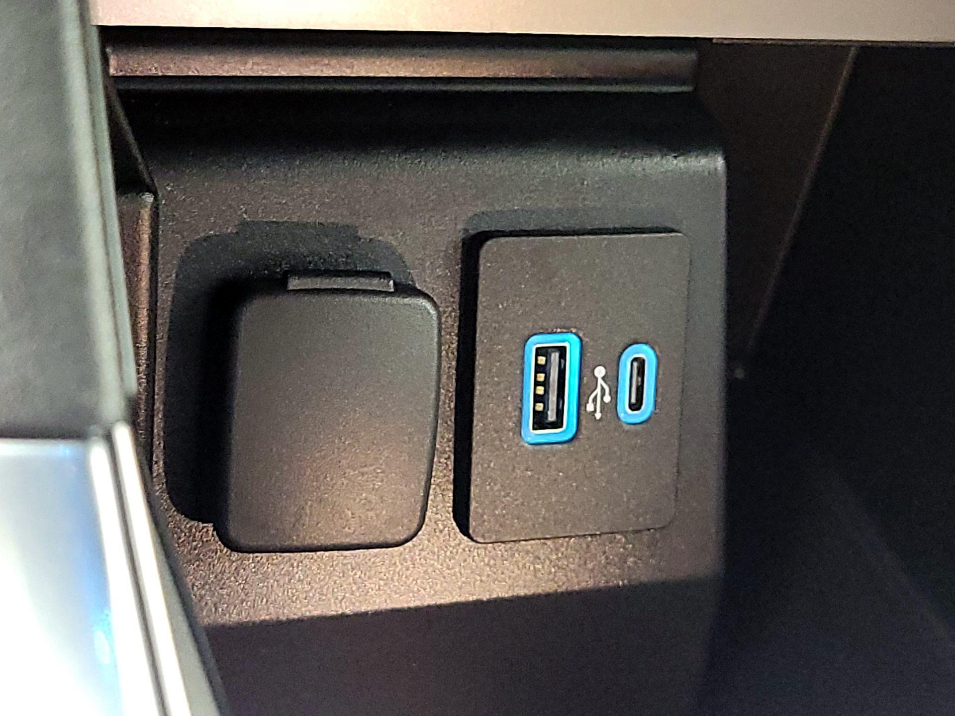 Thumbnail: 2020 Ford Explorer - 19