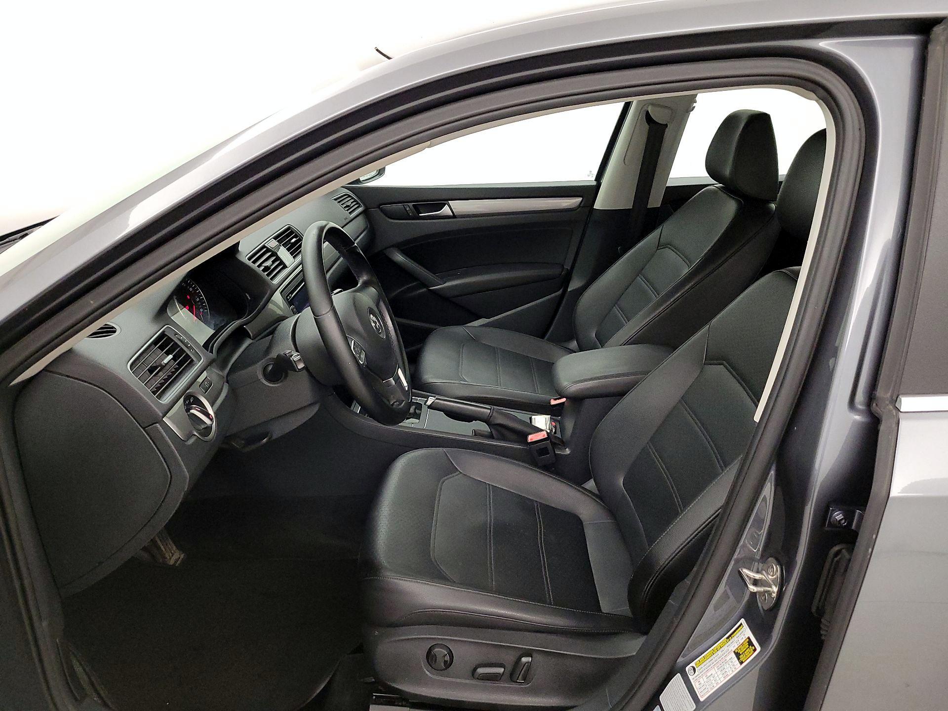 Thumbnail: 2015 Volkswagen Passat - 11