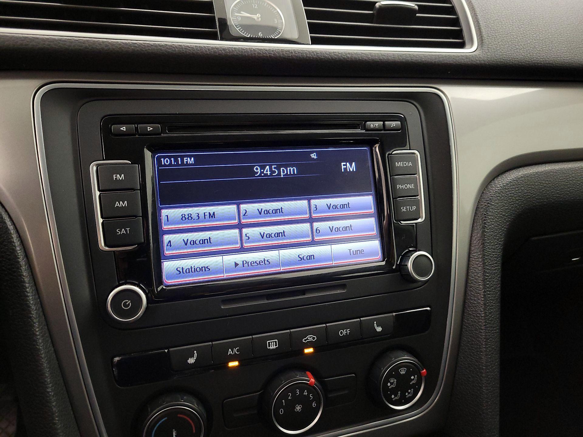 Thumbnail: 2015 Volkswagen Passat - 15