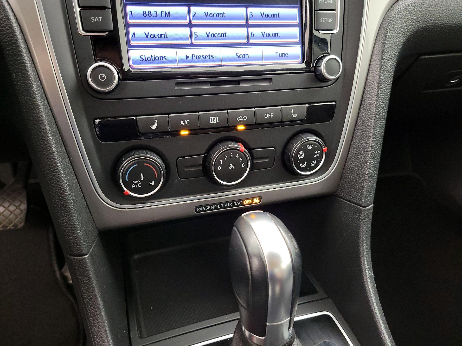 Thumbnail: 2015 Volkswagen Passat - 16