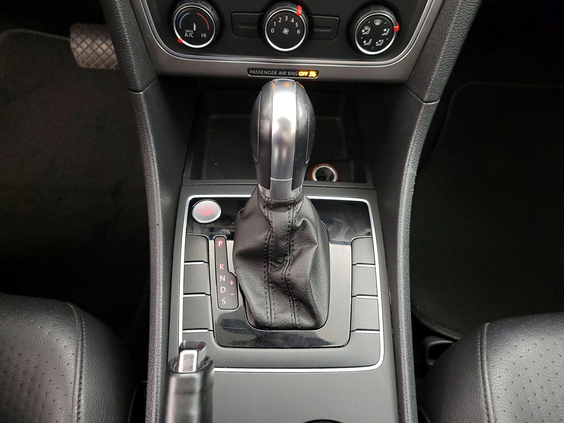 Thumbnail: 2015 Volkswagen Passat - 17