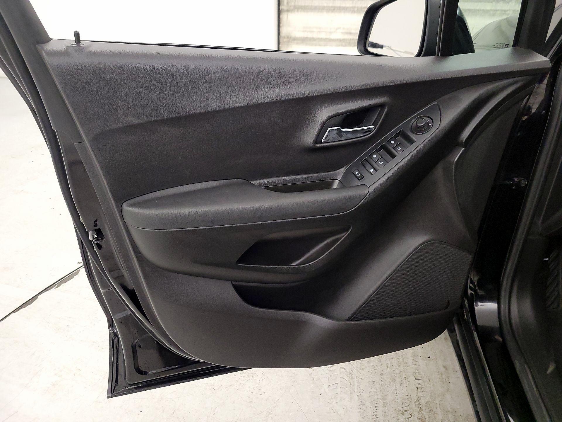 Thumbnail: 2018 Chevrolet Trax - 12