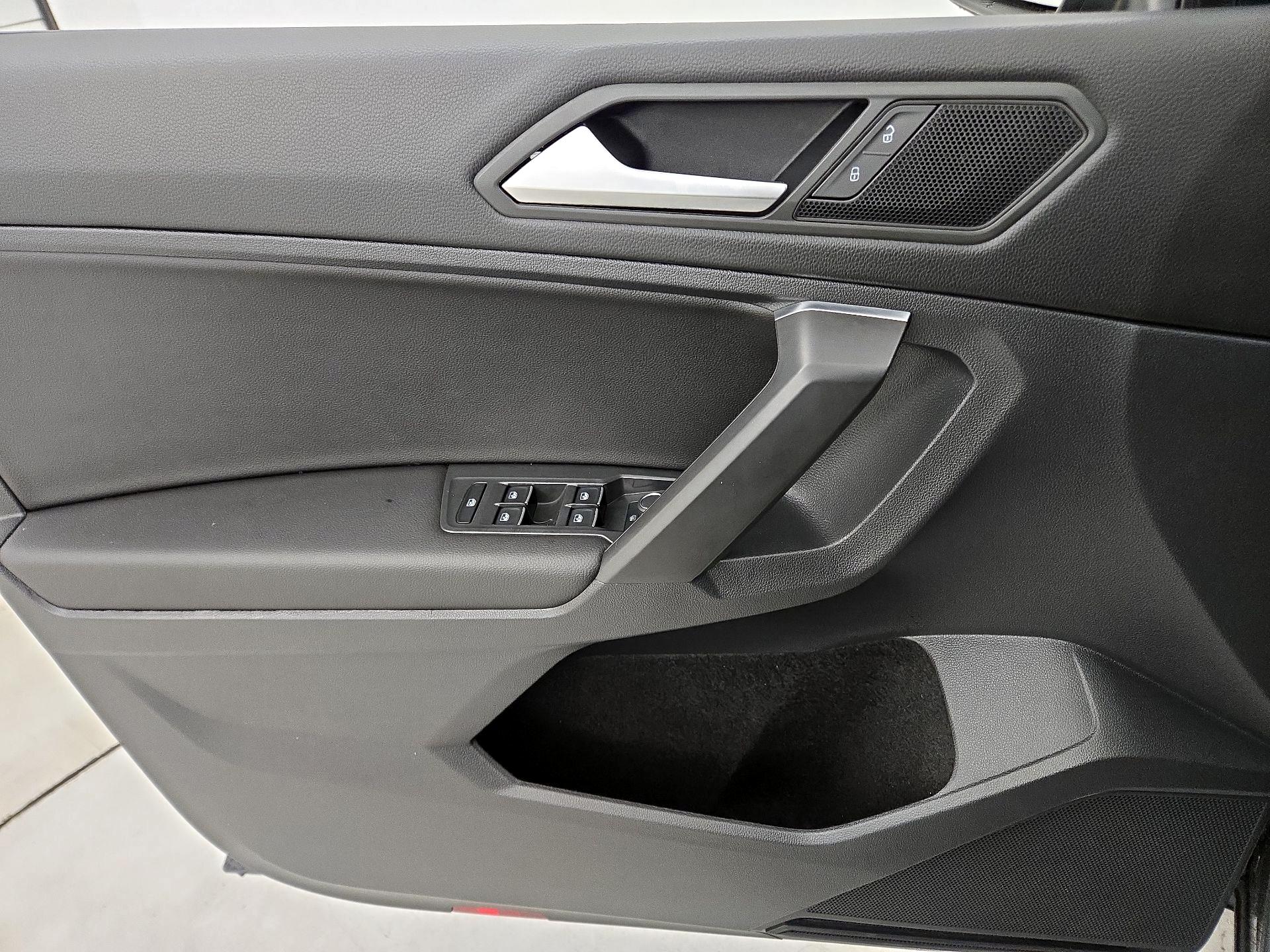 Thumbnail: 2021 Volkswagen Tiguan - 12