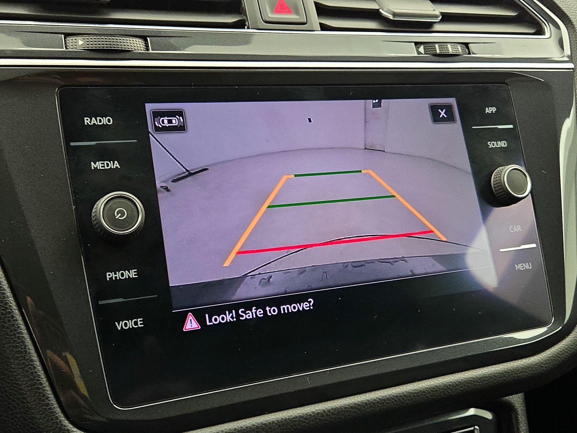 Thumbnail: 2021 Volkswagen Tiguan - 14