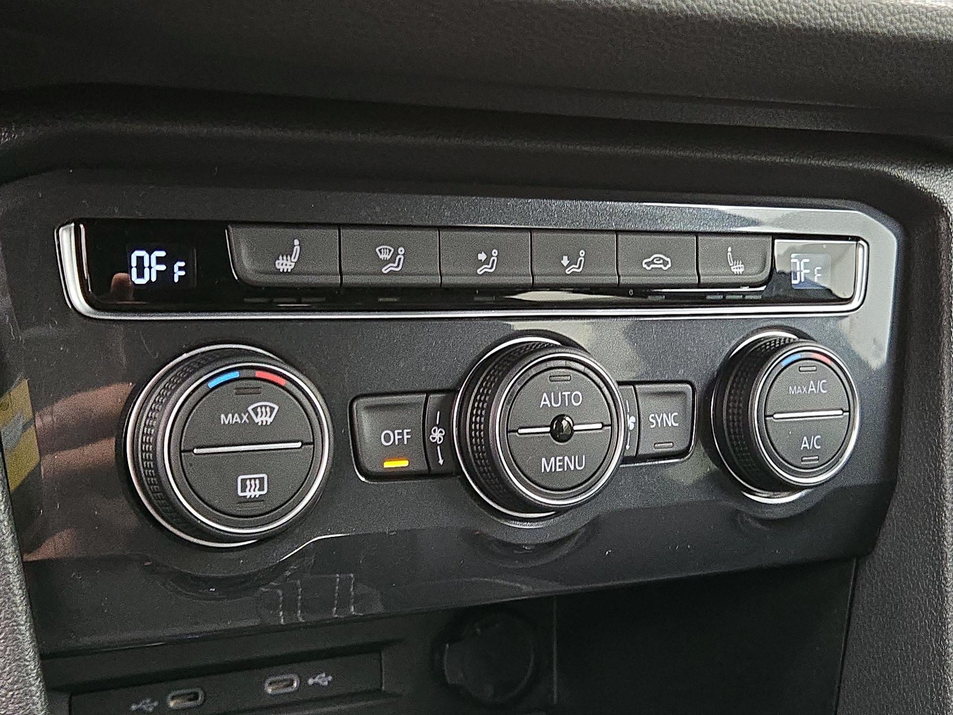 Thumbnail: 2021 Volkswagen Tiguan - 16