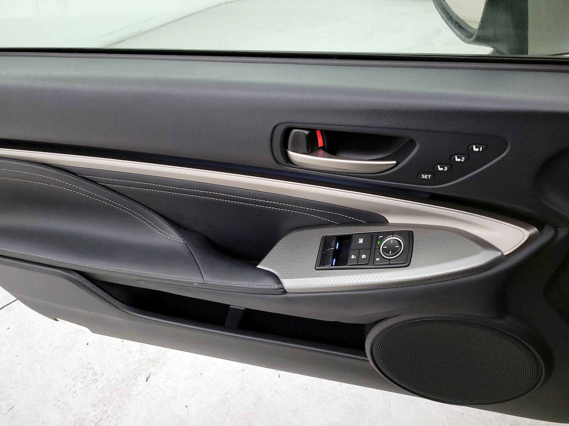 Thumbnail: 2015 Lexus RC - 12