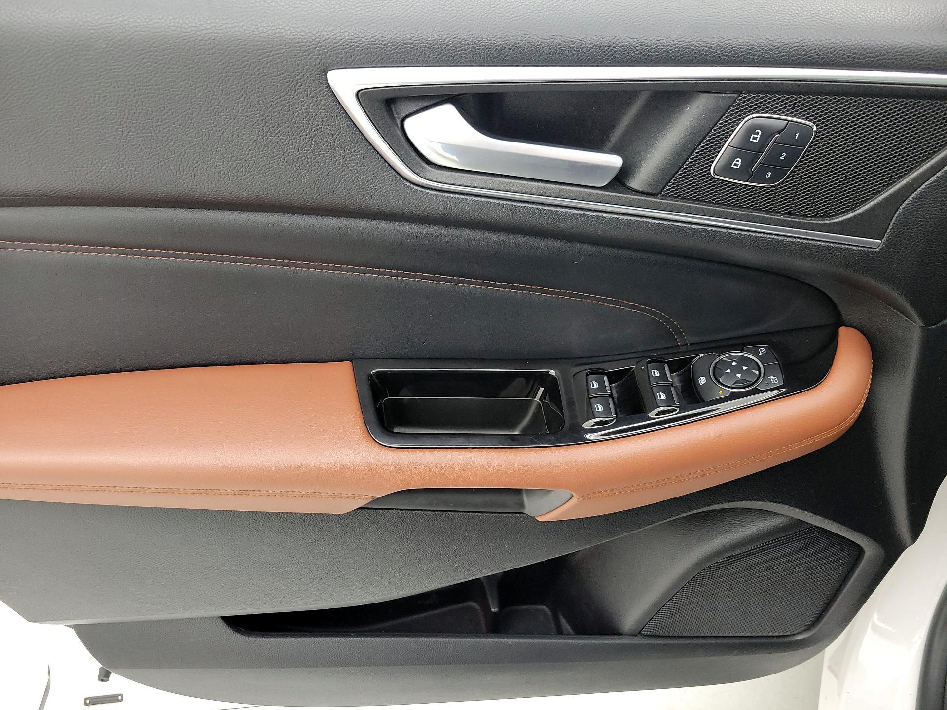 Thumbnail: 2015 Ford Edge - 12