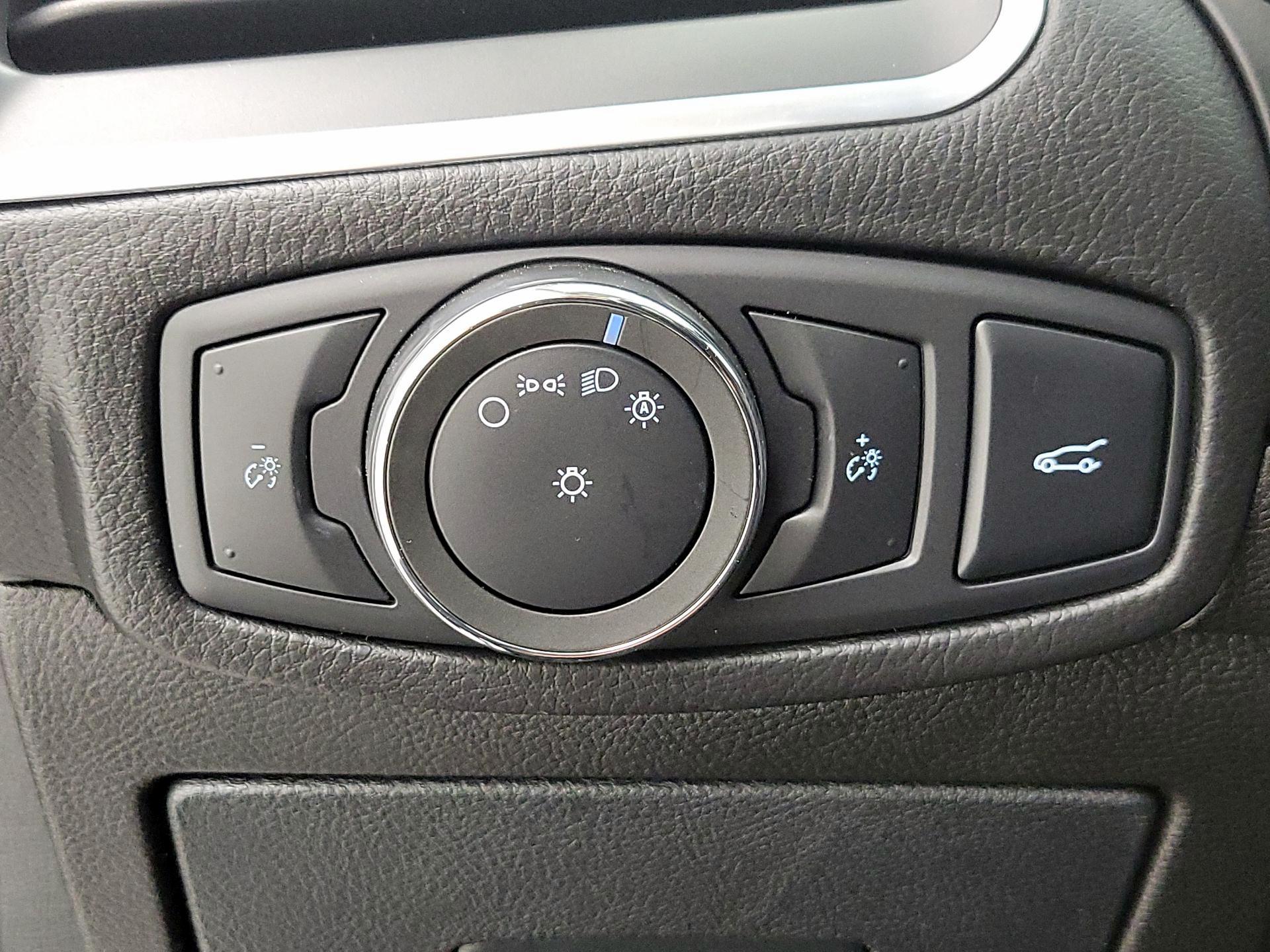 Thumbnail: 2015 Ford Edge - 13