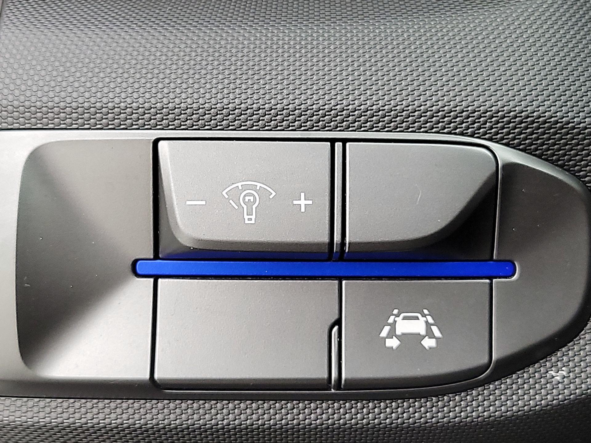 Thumbnail: 2019 Hyundai Veloster - 13