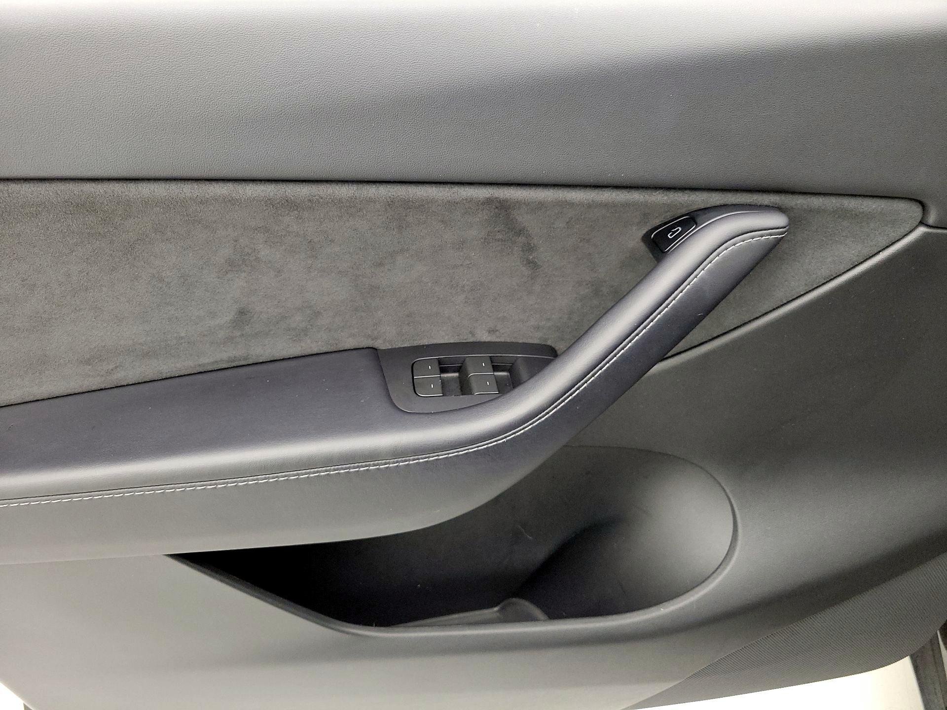 Thumbnail: 2022 Tesla Model Y - 12