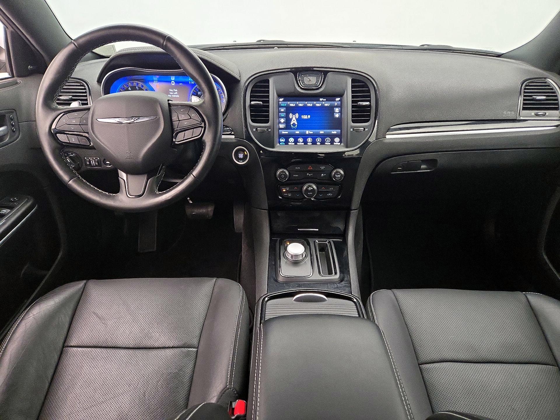 Thumbnail: 2022 Chrysler 300 - 9