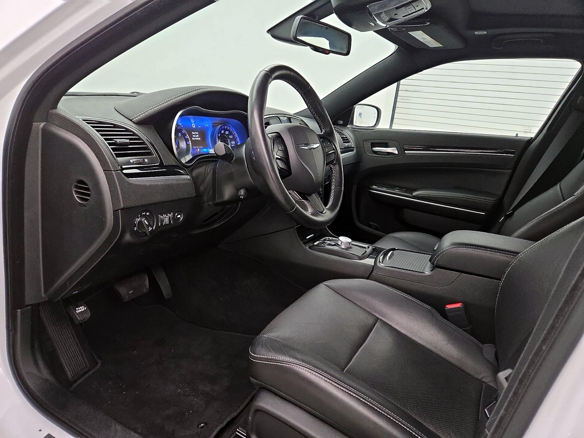 Thumbnail: 2022 Chrysler 300 - 11