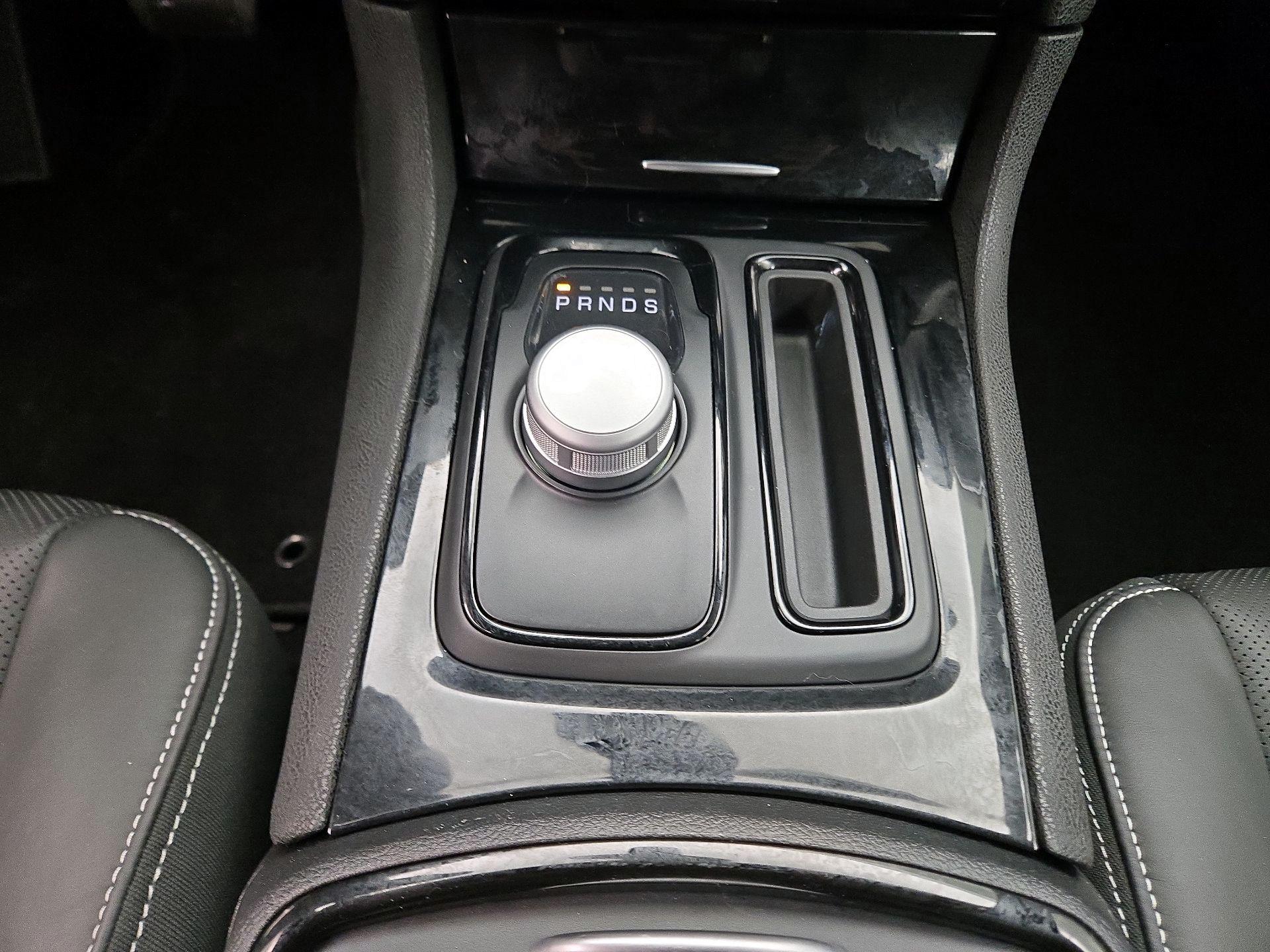 Thumbnail: 2022 Chrysler 300 - 17