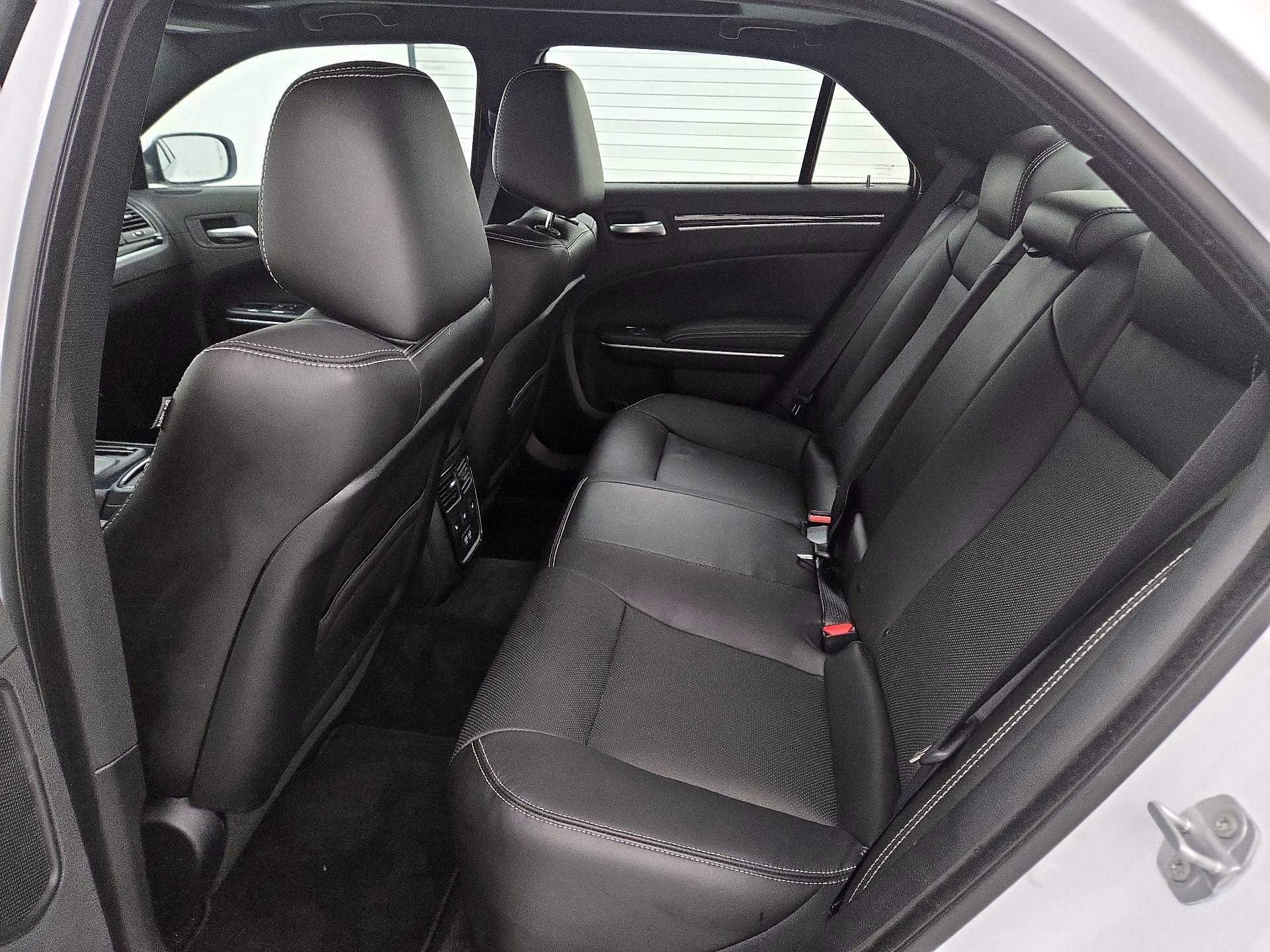 Thumbnail: 2022 Chrysler 300 - 18