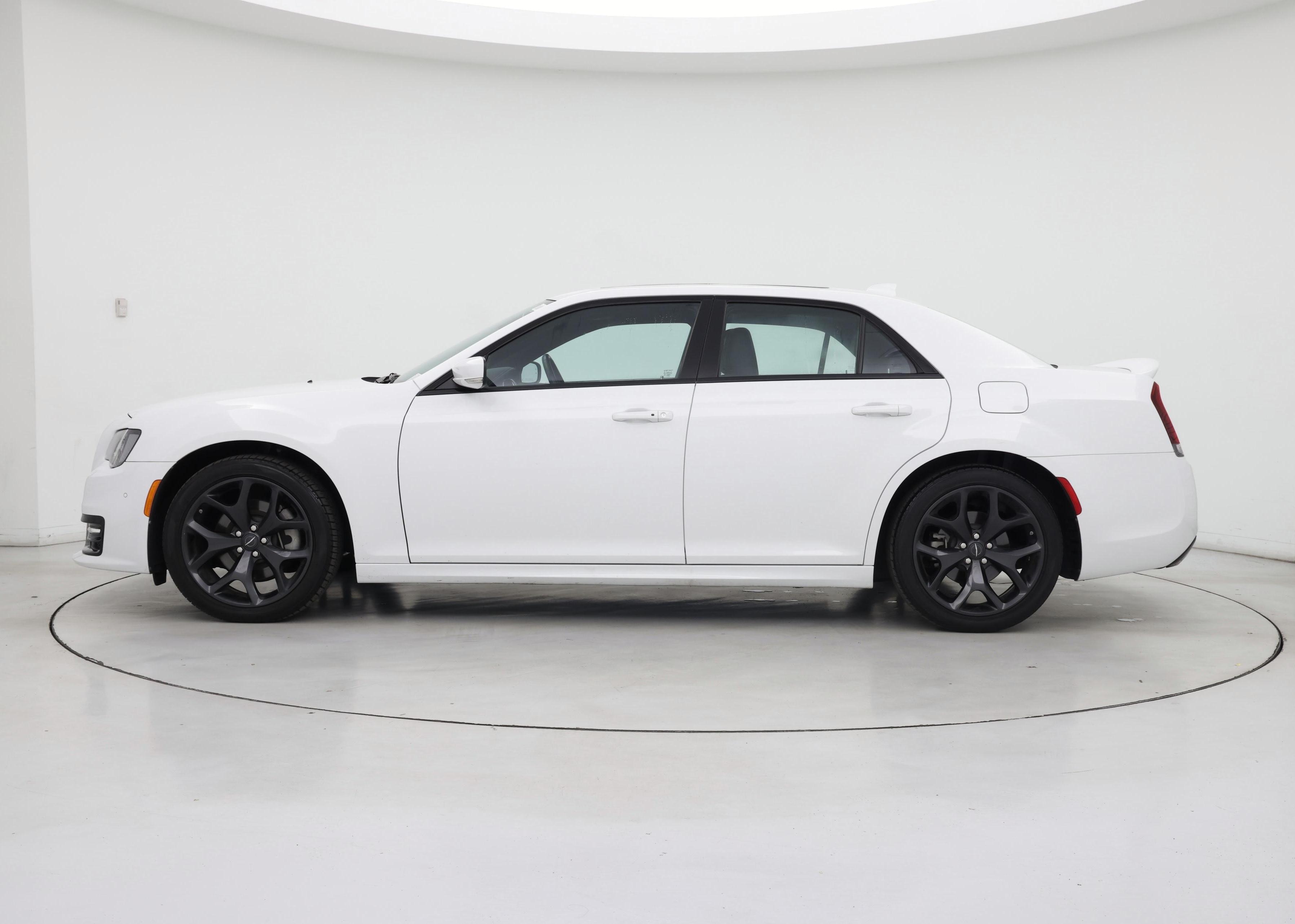 Thumbnail: 2022 Chrysler 300 - 3