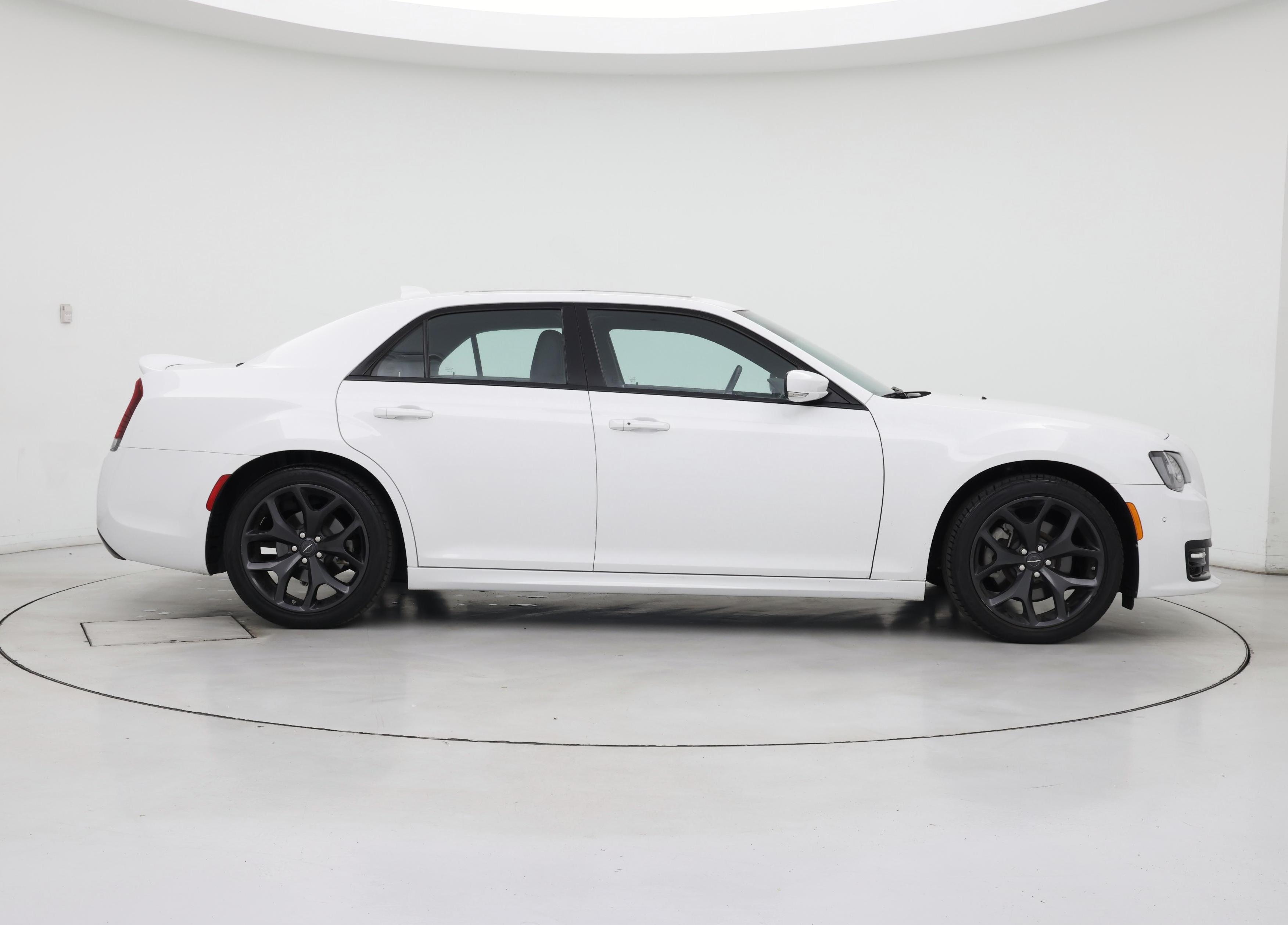 Thumbnail: 2022 Chrysler 300 - 7