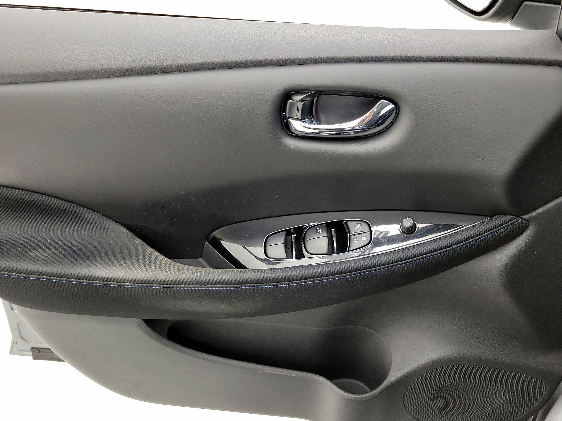 Thumbnail: 2019 Nissan Leaf - 12