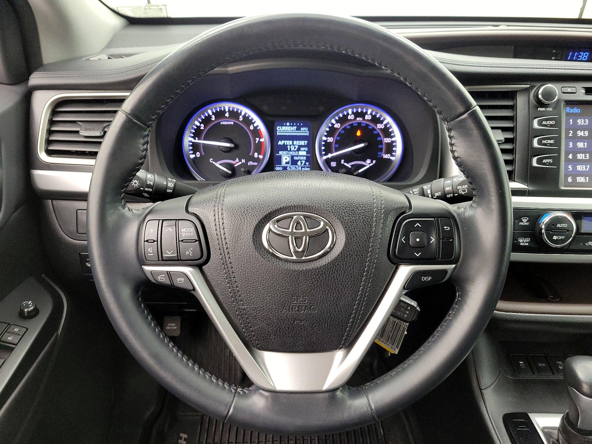 Thumbnail: 2016 Toyota Highlander - 10