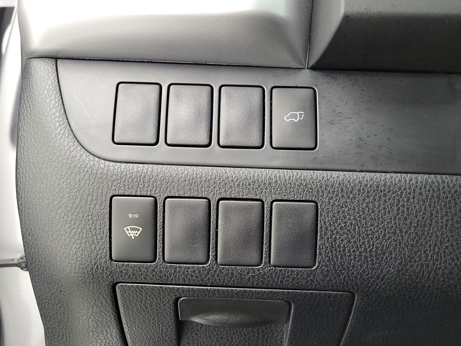 Thumbnail: 2016 Toyota Highlander - 13