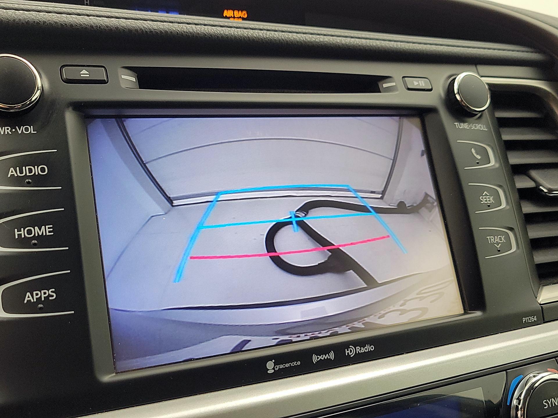 Thumbnail: 2016 Toyota Highlander - 14