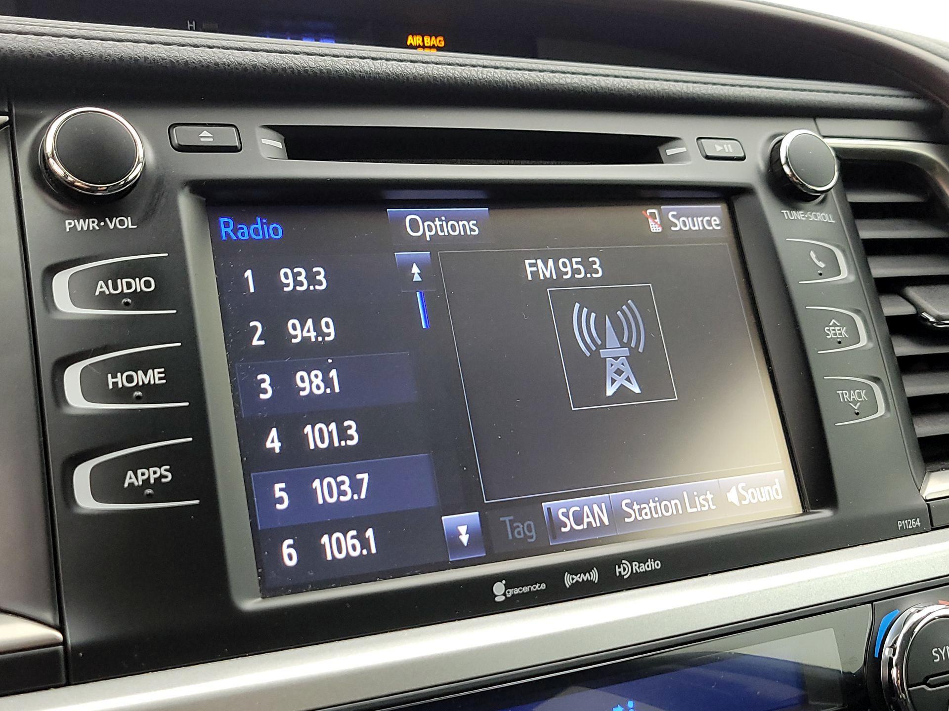 Thumbnail: 2016 Toyota Highlander - 15