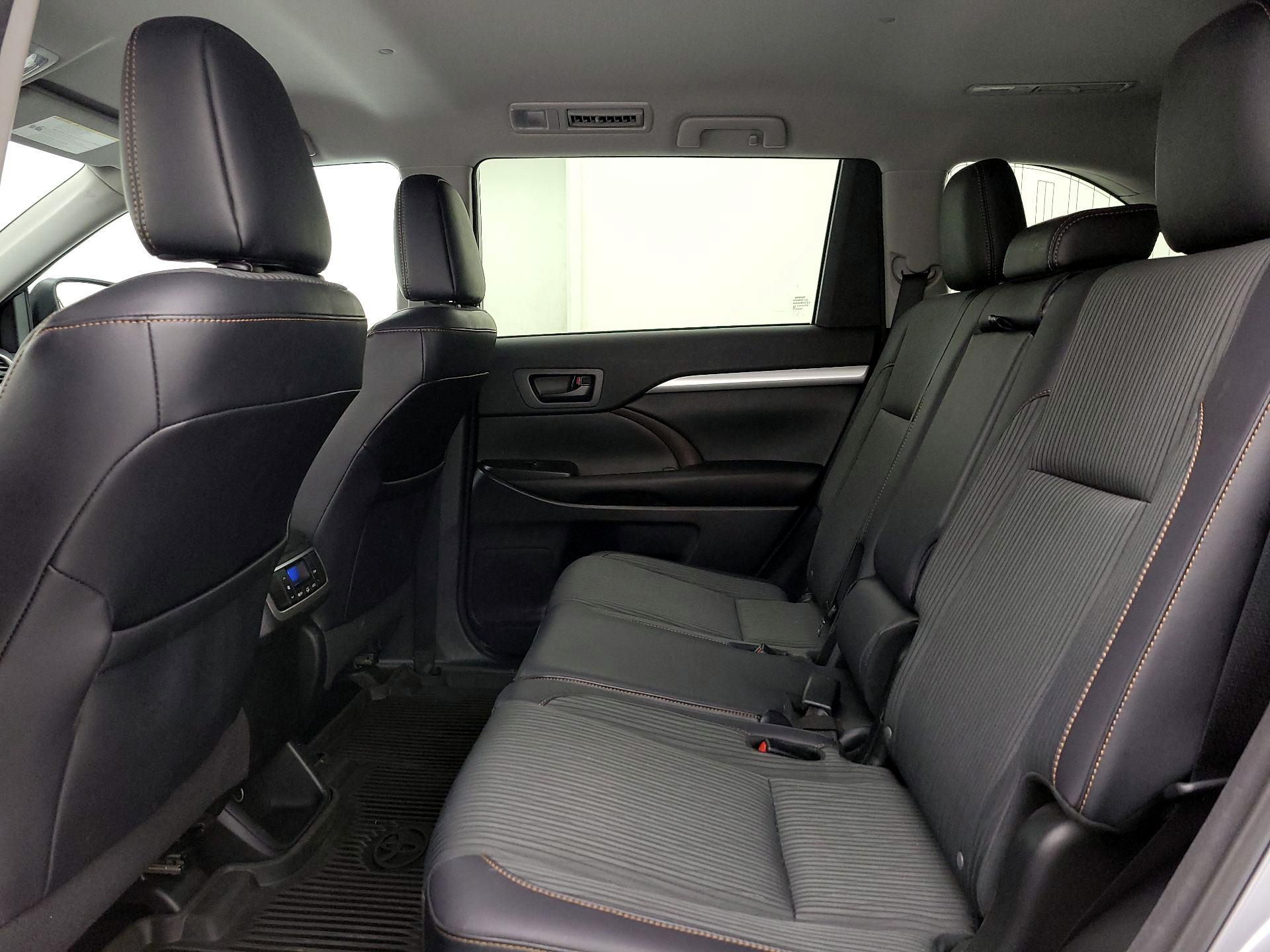 Thumbnail: 2016 Toyota Highlander - 19