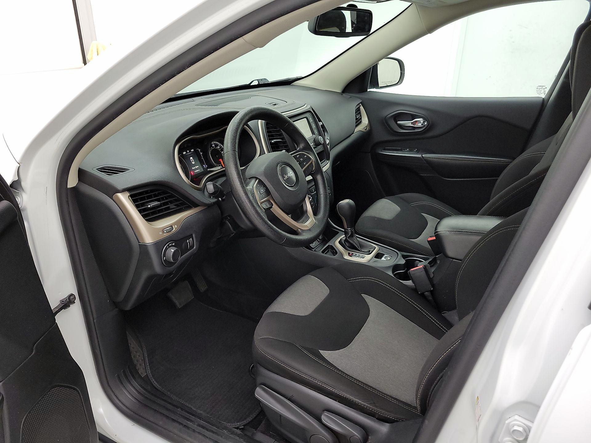 Thumbnail: 2016 Jeep Cherokee - 11