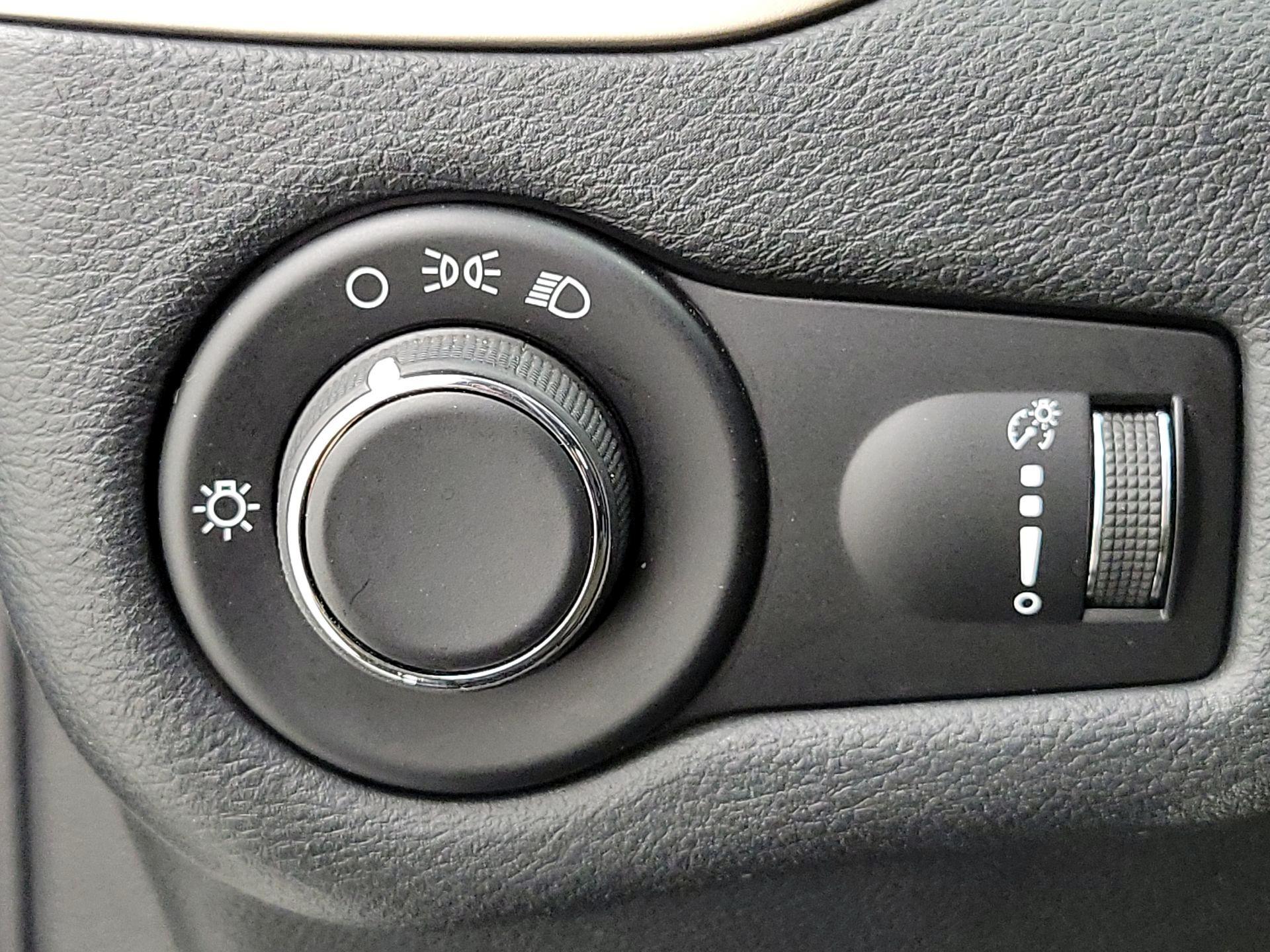 Thumbnail: 2016 Jeep Cherokee - 13