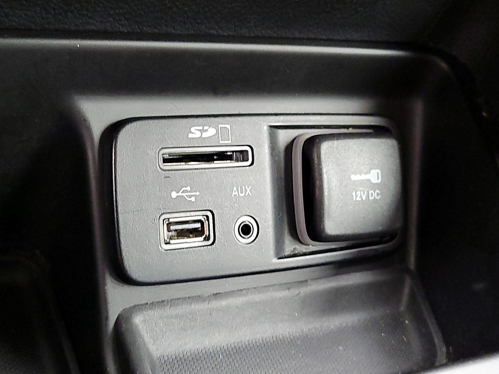 Thumbnail: 2016 Jeep Cherokee - 17