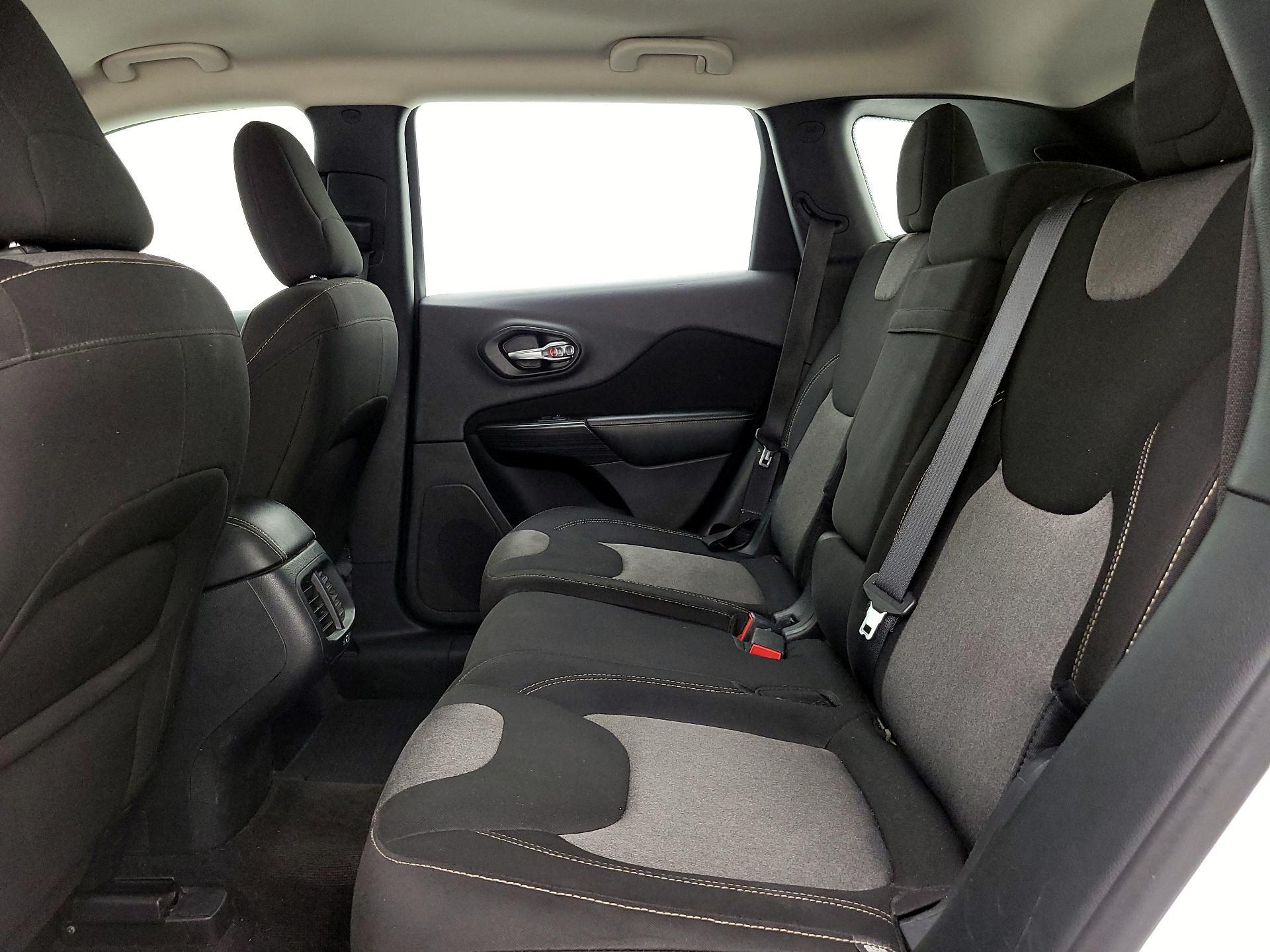 Thumbnail: 2016 Jeep Cherokee - 18