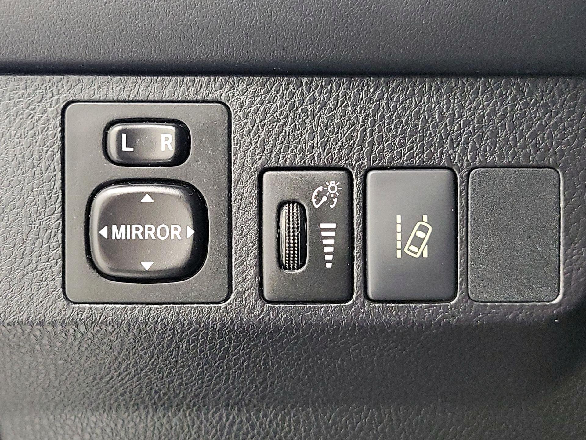 Thumbnail: 2017 Toyota RAV4 - 13