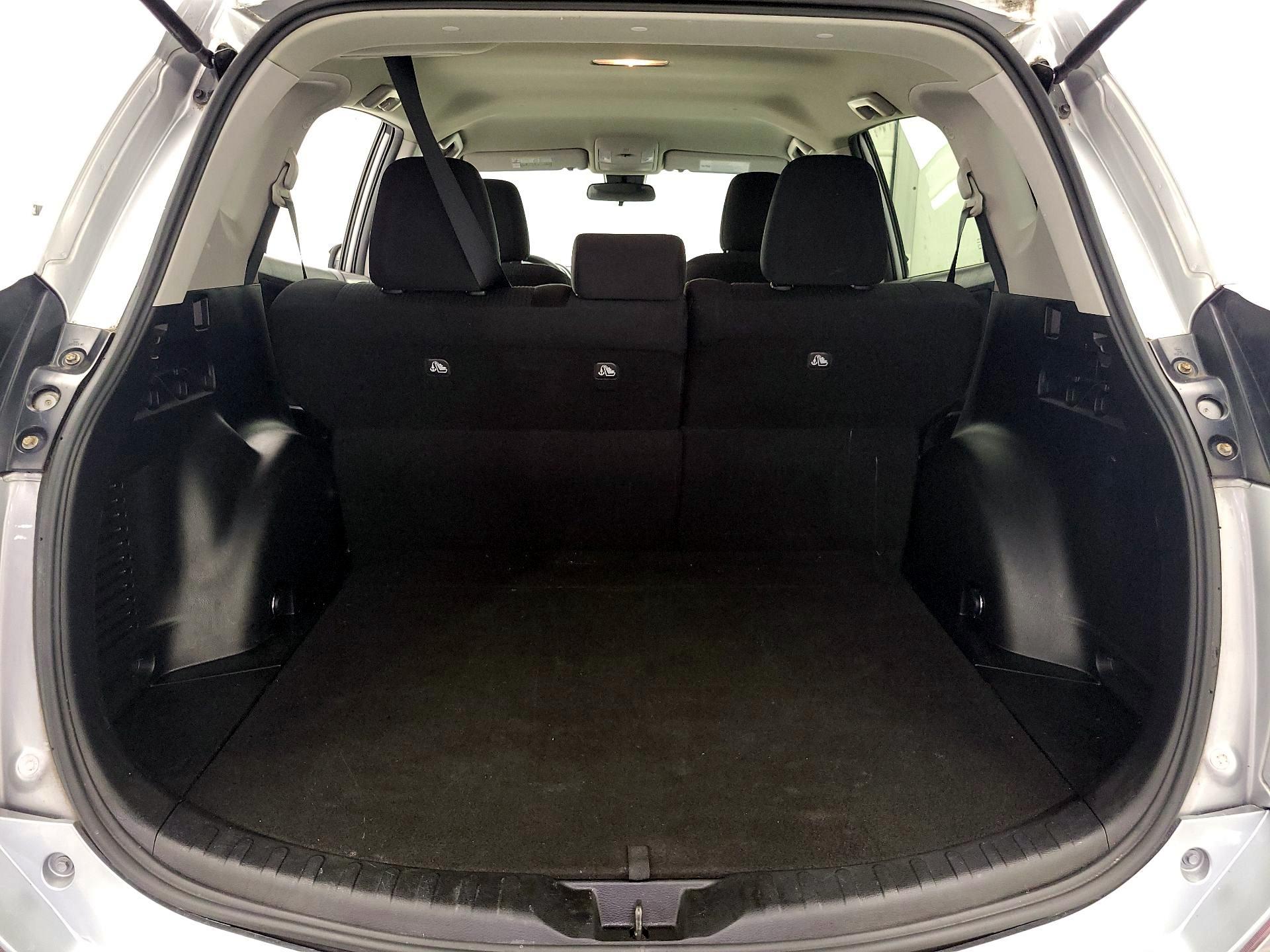 Thumbnail: 2017 Toyota RAV4 - 20