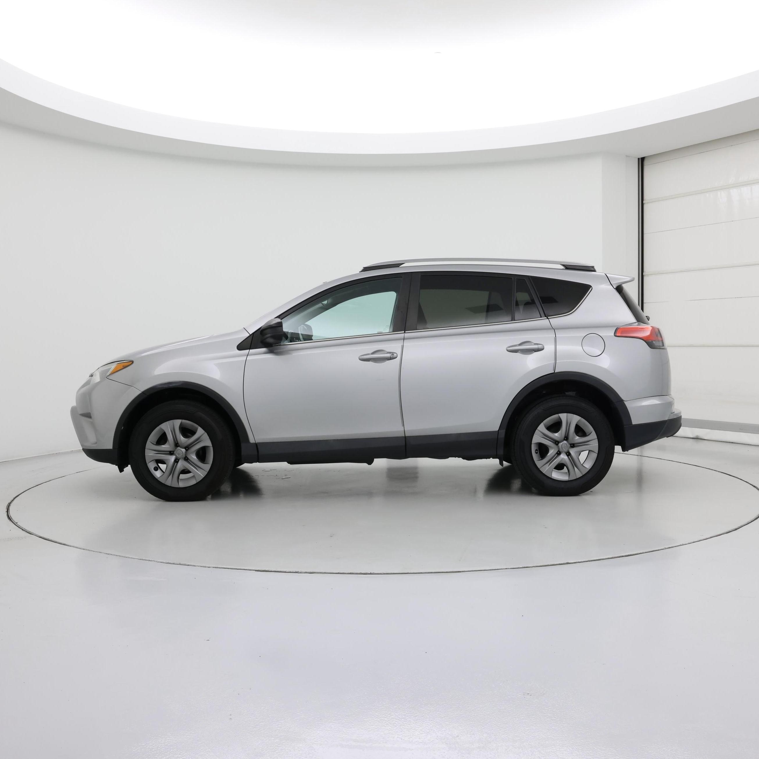 Thumbnail: 2017 Toyota RAV4 - 3